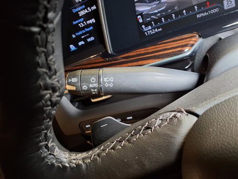 Certified 2022 Cadillac Escalade Premium Luxury image 9