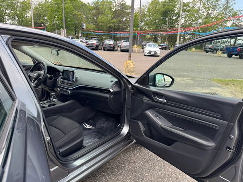 Used 2019 Nissan Altima 2.5 S FWD image 17