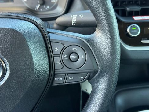 Certified 2025 Toyota Corolla LE image 18