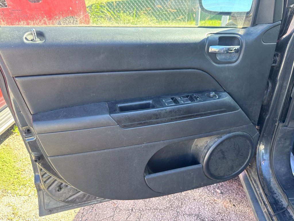 Used 2014 Jeep Compass Sport w/ Power Value Group FWD image 8