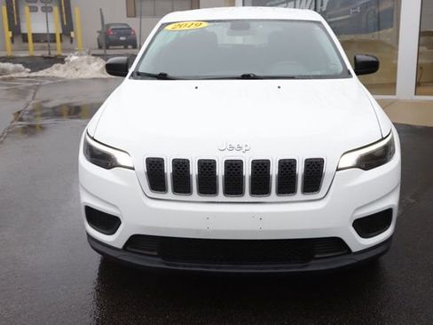 Used 2019 Jeep Cherokee Sport image 9
