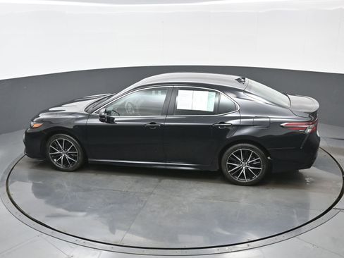 Used 2024 Toyota Camry SE image 36