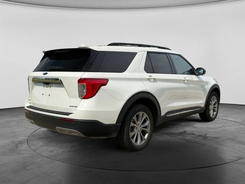 Used 2022 Ford Explorer XLT w/ Equipment Group 202A AWD/4WD image 9