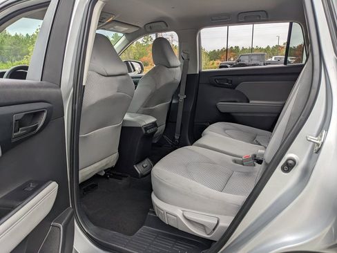 Used 2023 Toyota Highlander L image 31
