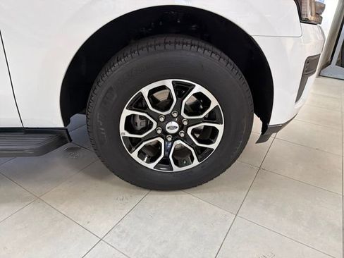 Used 2024 Ford Expedition XLT image 28