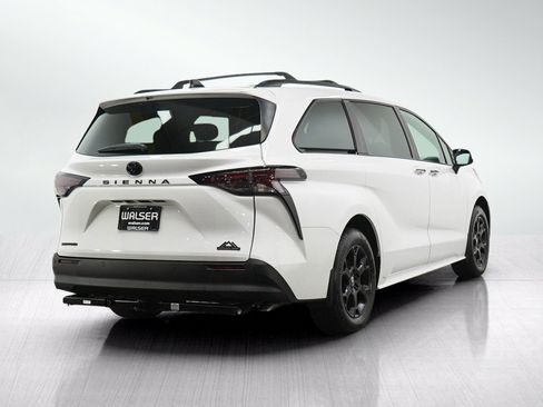 Used 2026 Toyota Sienna XLE Woodland Edition AWD/4WD image 5