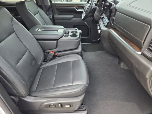Used 2025 GMC Sierra 1500 SLT RWD image 17