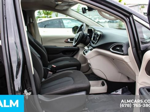 Used 2023 Chrysler Voyager LX FWD image 16