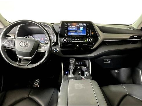 Used 2022 Toyota Highlander XLE image 15