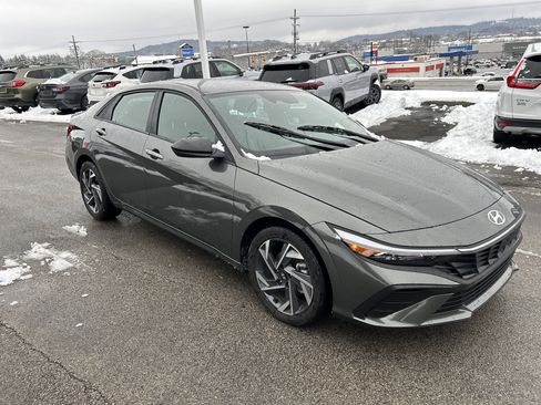 Certified 2025 Hyundai Elantra Sport image 3