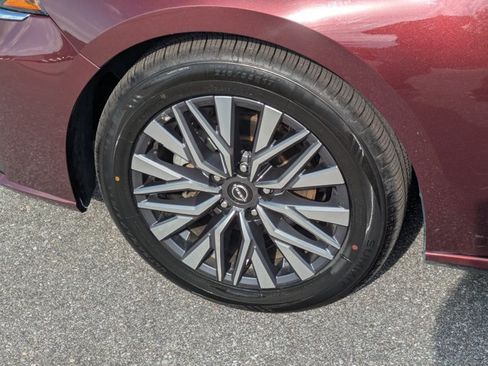 Used 2025 Nissan Altima 2.5 SV FWD image 21