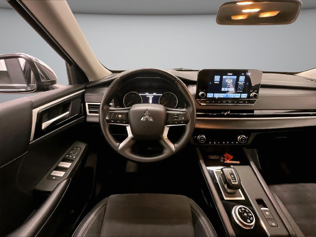 Used 2023 Mitsubishi Outlander SE AWD/4WD image 8