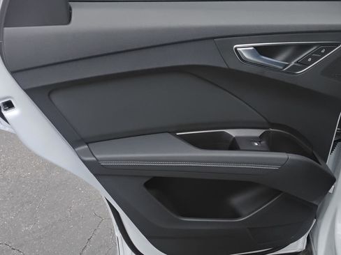 Certified 2025 Audi Q4 e-tron Premium Plus w/ Premium Plus image 18