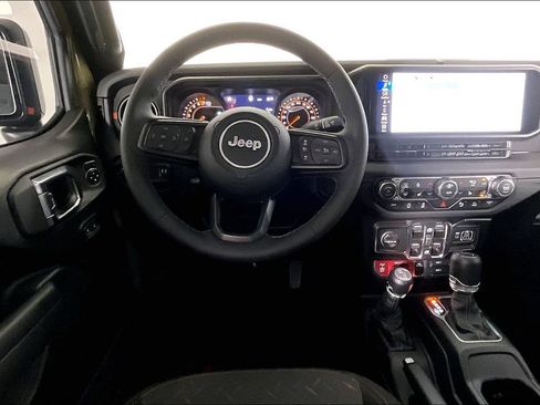 Used 2025 Jeep Gladiator Mojave w/ Safety Group AWD/4WD image 6