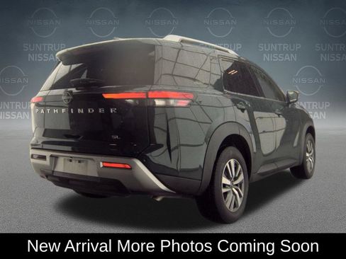 Used 2025 Nissan Pathfinder SL FWD image 2
