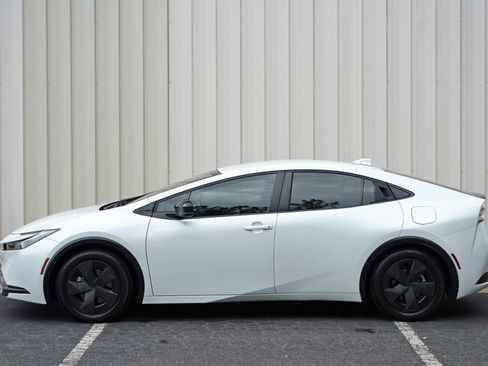 Used 2024 Toyota Prius Prime FWD image 47