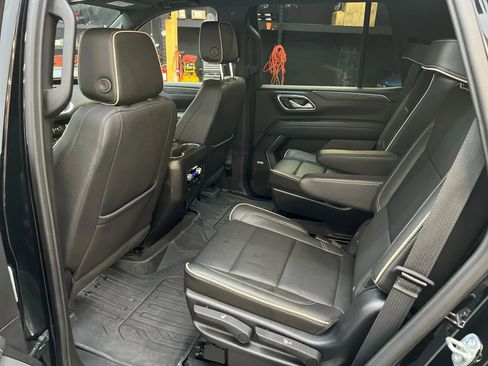 Used 2023 GMC Yukon SLT w/ SLT Premium Package image 15