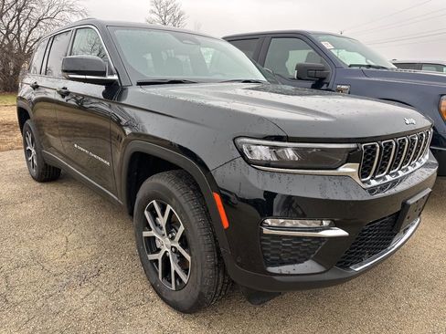 Used 2025 Jeep Grand Cherokee Limited w/ Luxury Tech Group II image 2