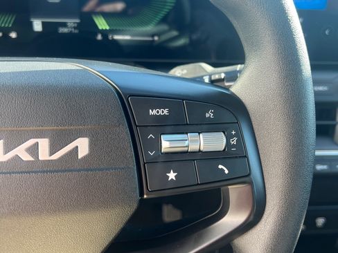 Used 2025 Kia K4 LXS image 25