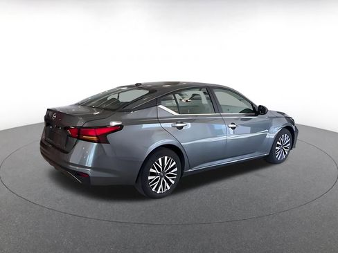 Used 2025 Nissan Altima 2.5 SV image 14
