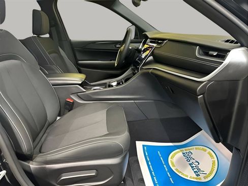 Used 2024 Jeep Grand Cherokee Laredo X w/ Luxury Tech Group I AWD/4WD image 25