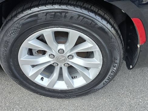 Used 2015 Chrysler 300 Limited RWD image 9