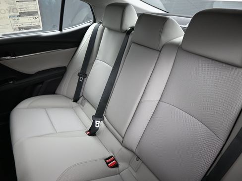 Used 2025 Toyota Camry XLE w/ Premium Plus Package image 15