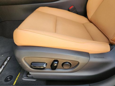 New 2026 Lexus UX 300h FWD image 13