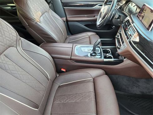 Used 2019 BMW 750i xDrive w/ Executive Package image 14