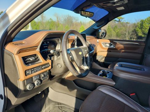 Used 2022 Chevrolet Suburban High Country image 16