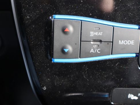 Used 2015 Nissan Leaf SL w/ Premium Package image 28