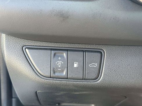 Used 2023 Genesis G70 2.0T image 21