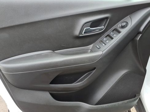 Used 2017 Chevrolet Trax LS image 24