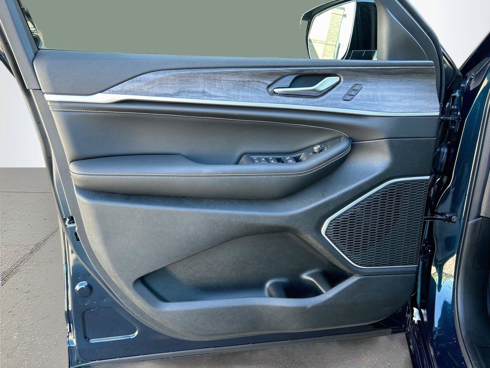 New 2027 Jeep Grand Cherokee Limited AWD/4WD image 24