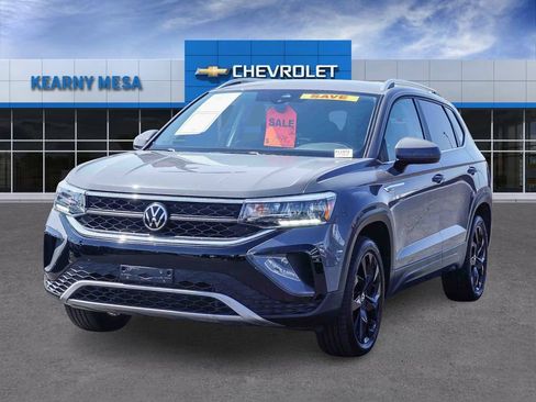 Used 2022 Volkswagen Taos SE image 3