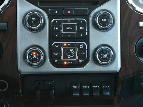Used 2016 Ford F250 Lariat w/ Lariat Interior Package AWD/4WD image 22