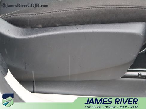 Used 2023 Chrysler Voyager LX FWD image 10