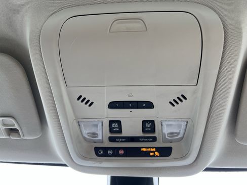 Used 2021 GMC Acadia Denali w/ Denali Technology Package image 28