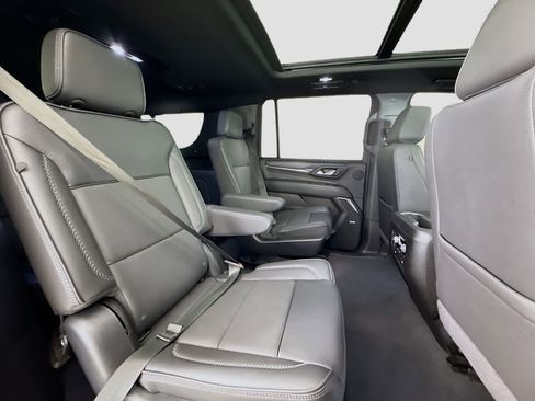 Used 2024 GMC Yukon XL Denali image 30