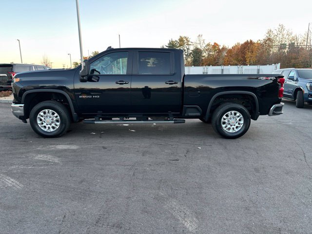 Used 2025 Chevrolet Silverado 2500 LT AWD/4WD image 2