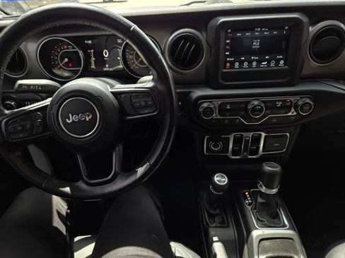 Used 2021 Jeep Gladiator Willys image 10