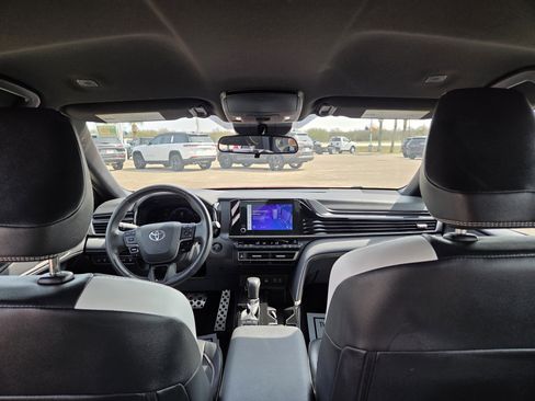 Used 2025 Toyota Camry SE image 20