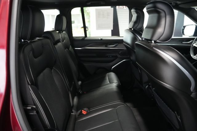 Used 2023 Jeep Grand Cherokee Overland w/ Adv Protech Group III AWD/4WD image 18