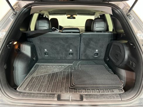 Used 2019 Jeep Cherokee Latitude Plus w/ Trailer Tow Group image 23