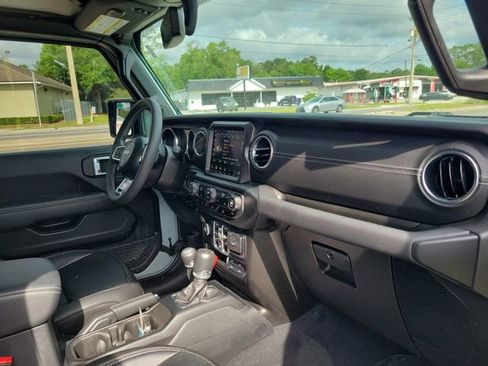 Used 2023 Jeep Wrangler Unlimited Sahara AWD/4WD image 33