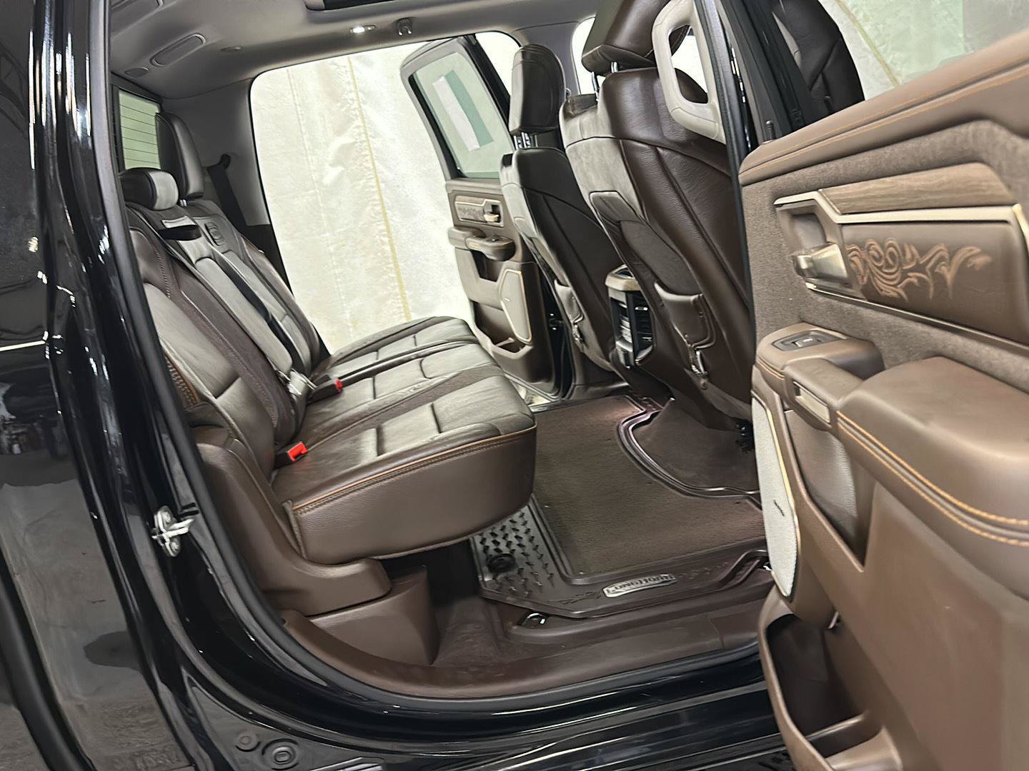 Used 2025 RAM 1500 Limited AWD/4WD image 31
