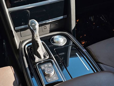 Used 2022 INFINITI QX80 Sensory w/ All-Season Package image 28