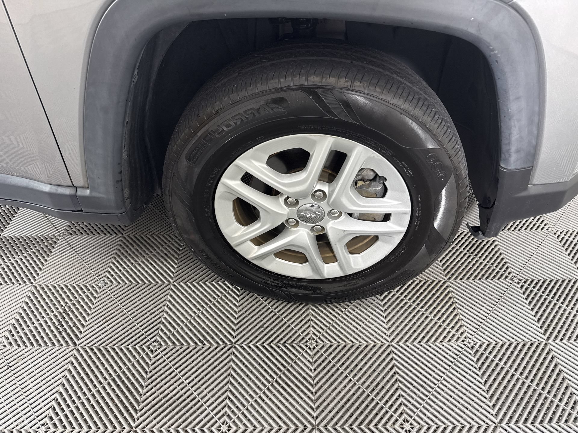 Used 2018 Jeep Compass Sport w/ Tech Group FWD image 25