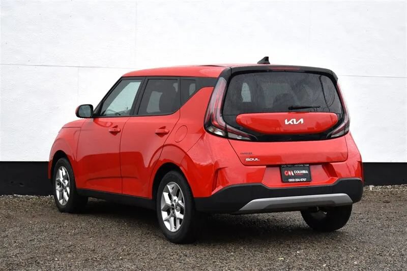 Used 2023 Kia Soul S FWD image 2