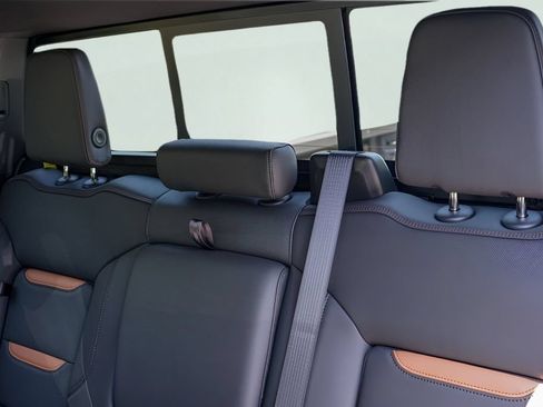 New 2026 GMC Sierra 2500 AT4 w/ AT4 Premium Plus Package AWD/4WD image 20